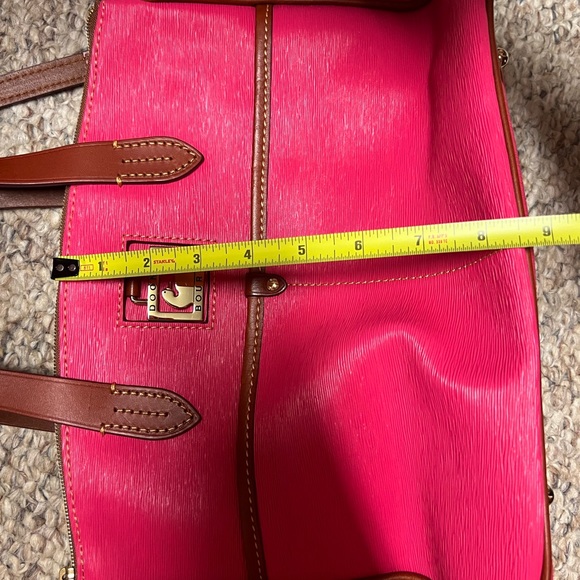 Beautiful Pink Dooney & Bourke Purse! - Picture 2 of 15